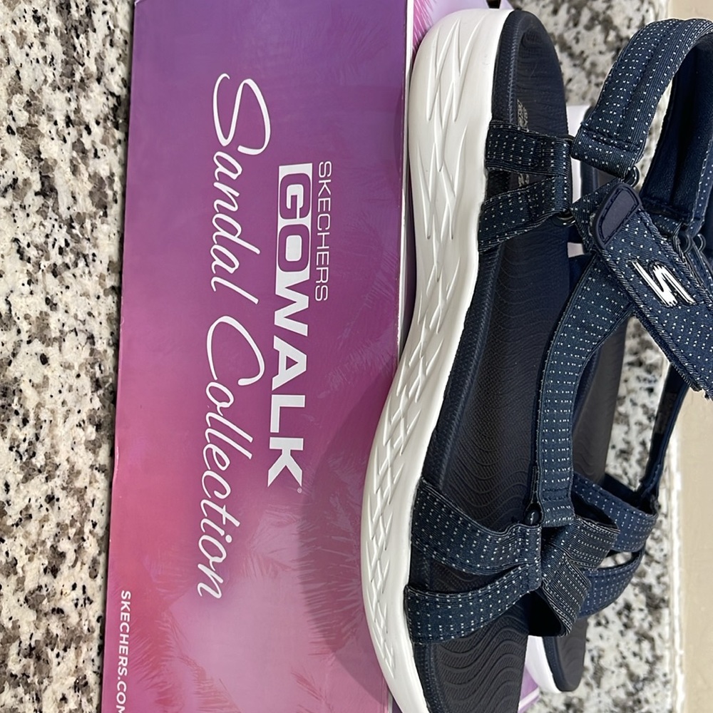 Skechers sandals - Picture 3 of 9